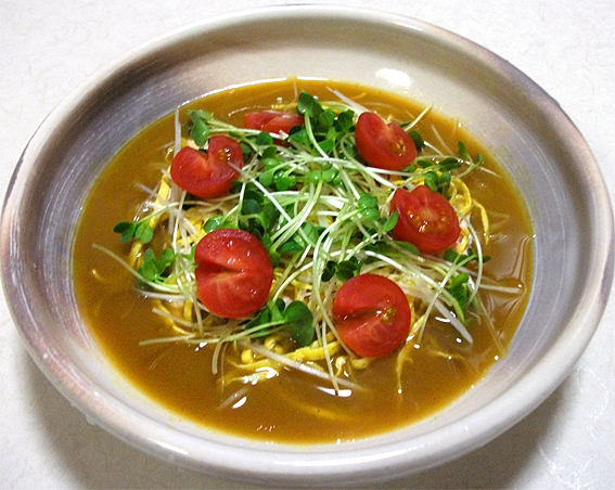 新鮮生野菜の冷やしカレー蕎麦