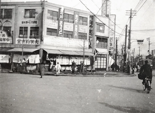 昭和初期の東京四谷、田中屋の大衆食堂